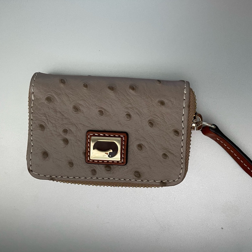 Tan Wallet in excellent condition